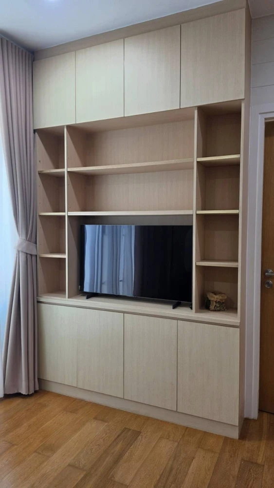 For rent: Wind Sukhumvit 23, 7th floor. Peaceful and private atmosphere, well-designed layout, bright and airy, comfortable living. Don't miss out!