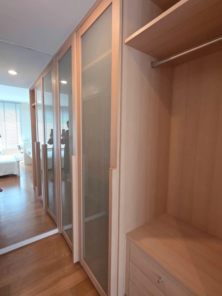 For rent: Wind Sukhumvit 23, 7th floor, pool view, fully furnished. Book now! Don't miss out!