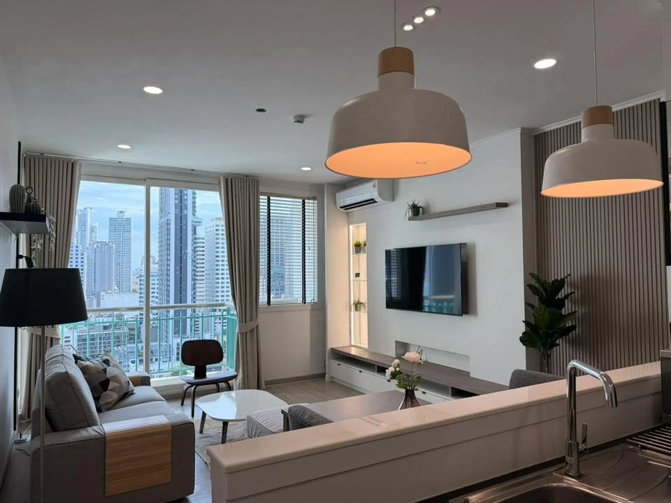 For rent: Wind Sukhumvit 23, ready to move in, high floor, spacious room, reserve now.