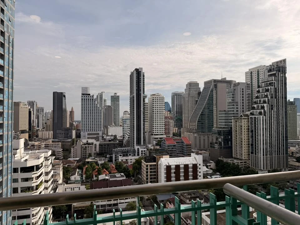 For rent: Wind Sukhumvit 23, ready to move in, high floor, spacious room, reserve now.