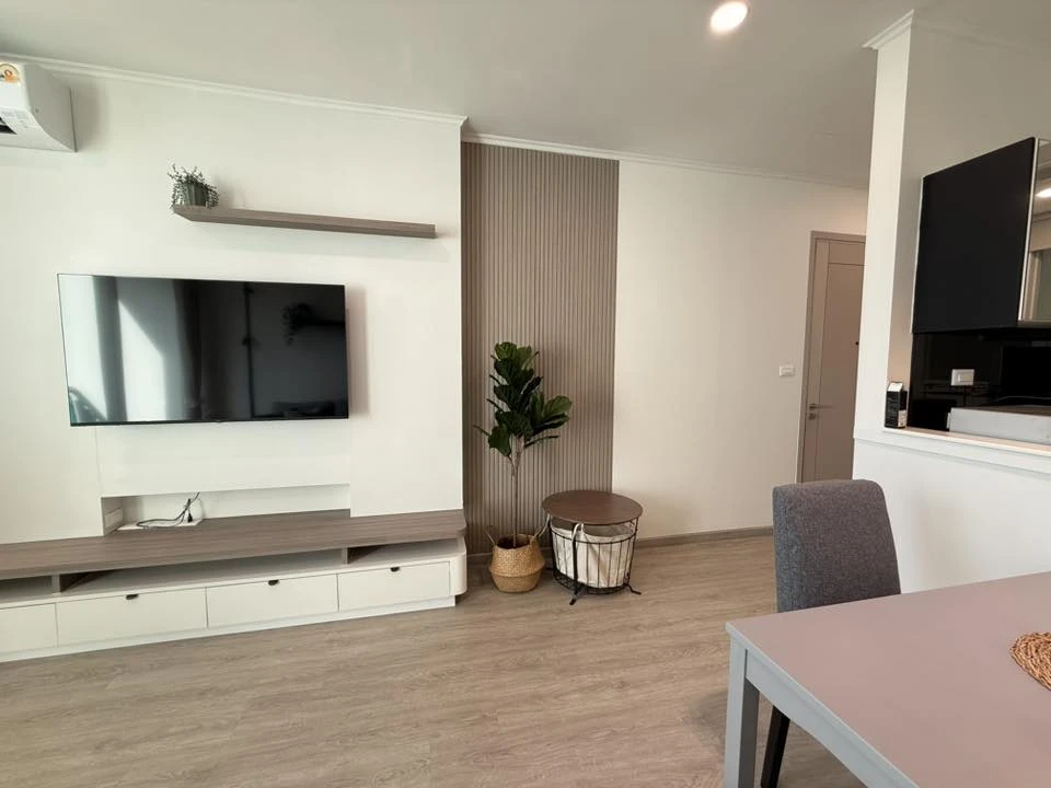 For rent: Wind Sukhumvit 23, ready to move in, high floor, spacious room, reserve now.