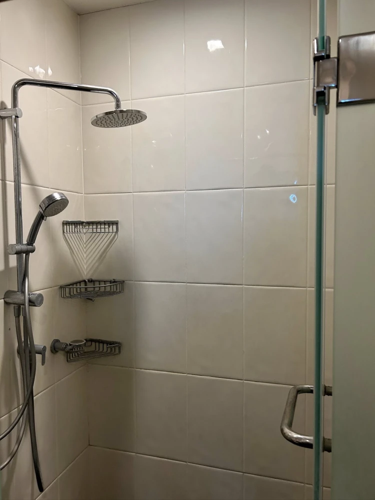 For rent: Wish @ Samyan, 1 bedroom unit with a large bed, premium mattress, and built-in wardrobe – plenty of storage. Don't miss out!