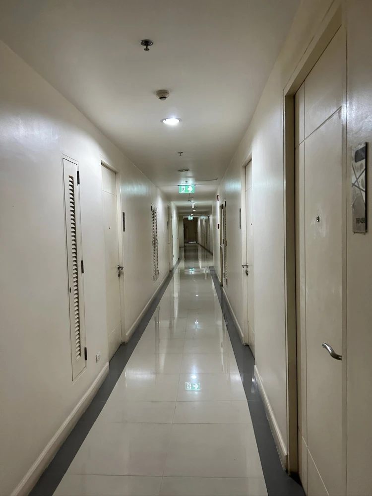 For rent: Wish @ Samyan, 1 bedroom unit with a large bed, premium mattress, and built-in wardrobe – plenty of storage. Don't miss out!