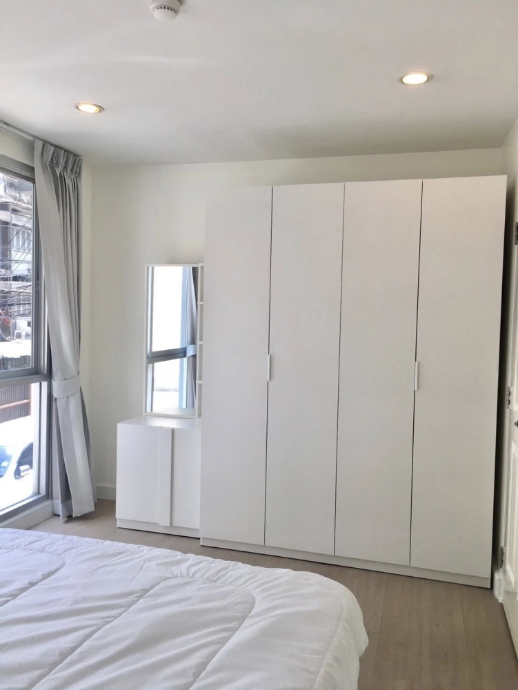 For rent: Wish @ Siam, spacious 42 sq m room, comfortable and not cramped, fully furnished. Don't miss out!