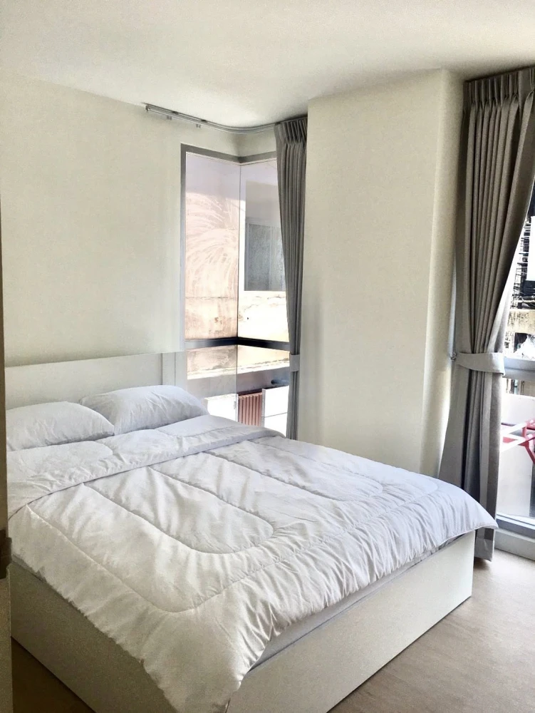 For rent: Wish @ Siam, spacious 42 sq m room, comfortable and not cramped, fully furnished. Don't miss out!