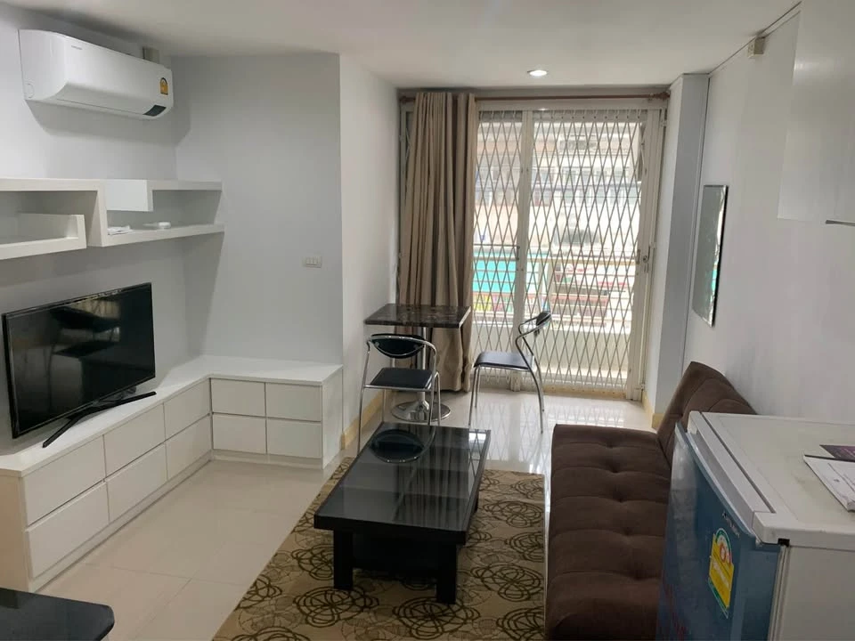 Wish @ Siam for rent, 2nd floor room, fully furnished, ready to move in. Don't miss out or you'll regret it.