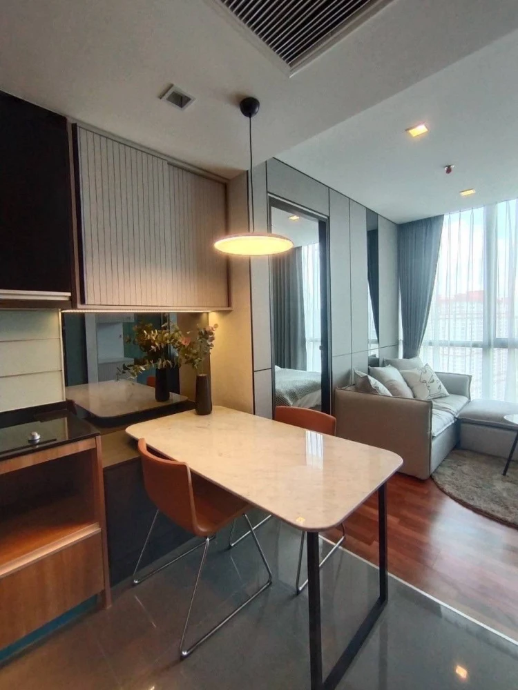 For rent: Wish Signature Midtown Siam, 1 bedroom, 1 bathroom, decorated in a controlled tone, has a private elevator, book now.