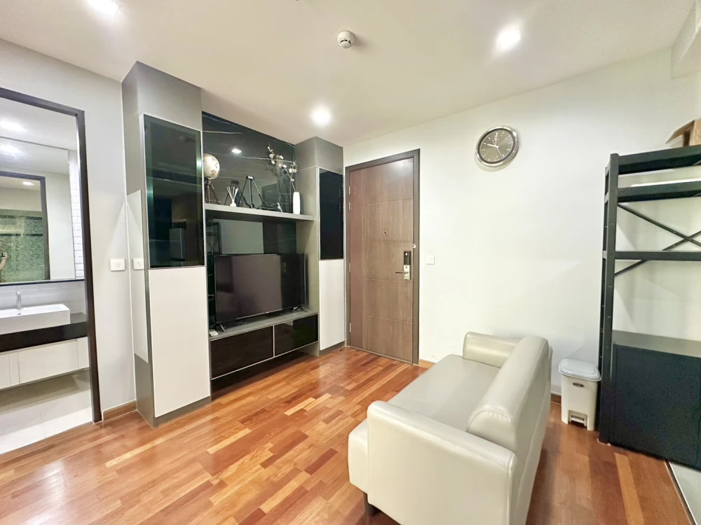 For rent: Wish Signature Midtown Siam, 10th floor, fully furnished unit, very comfortable. Book now!