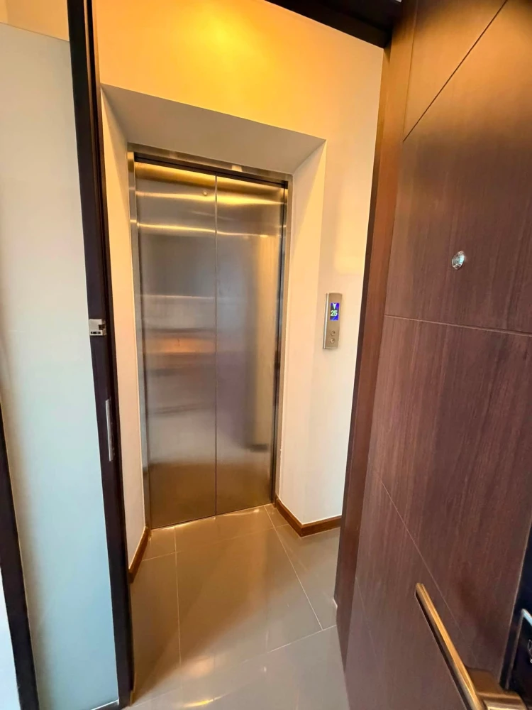 For rent: Wish Signature Midtown Siam. Private elevator, spacious room, fully furnished with appliances. Don't miss out!