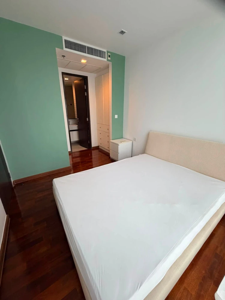 For rent: Wish Signature Midtown Siam. Private elevator, spacious room, fully furnished with appliances. Don't miss out!
