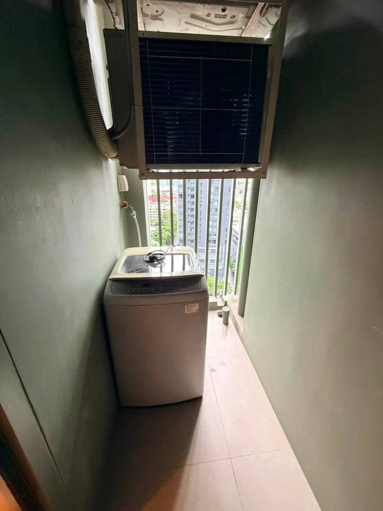 For rent: Wish Signature Midtown Siam. Private elevator, spacious room, fully furnished with appliances. Don't miss out!