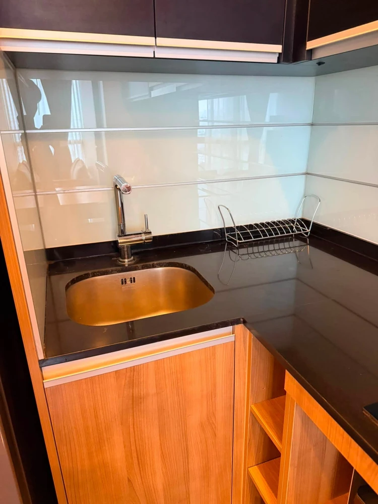 For rent: Wish Signature Midtown Siam. Private elevator, spacious room, fully furnished with appliances. Don't miss out!