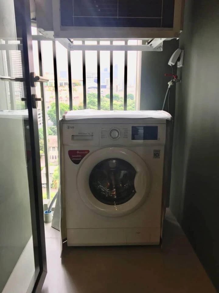 For rent: Wish Signature Midtown Siam, ready to move in, fully furnished, appliances included, just bring your bags and move in. Don't miss out!