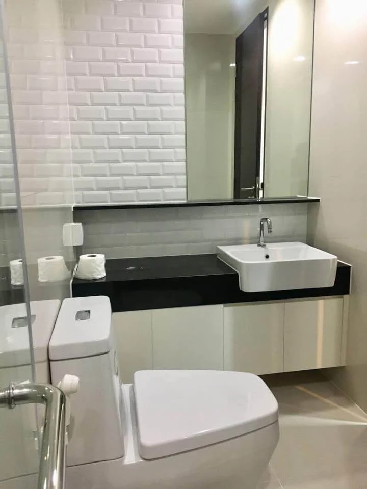 For rent: Wish Signature Midtown Siam, ready to move in, fully furnished, appliances included, just bring your bags and move in. Don't miss out!
