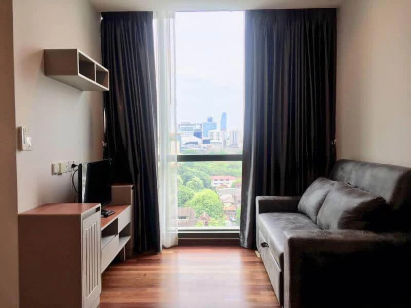 For rent: Wish Signature Midtown Siam, ready to move in, fully furnished, appliances included, just bring your bags and move in. Don't miss out!