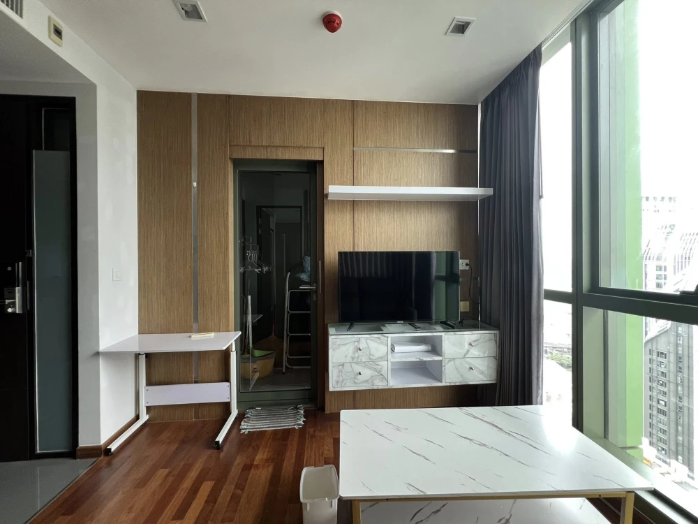 For rent: Wish Signature Midtown Siam, ready to move in, furnished, built-in furniture, hurry and book now before you miss out!!!