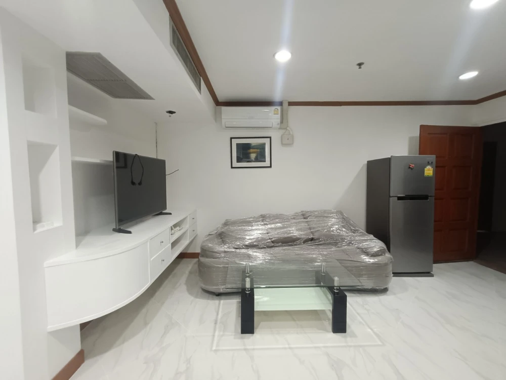 2-bedroom apartment for rent at Wittayu Complex, 20th floor, fully furnished. Book now!