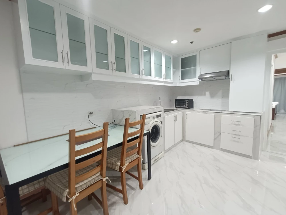 2-bedroom apartment for rent at Wittayu Complex, 20th floor, fully furnished. Book now!