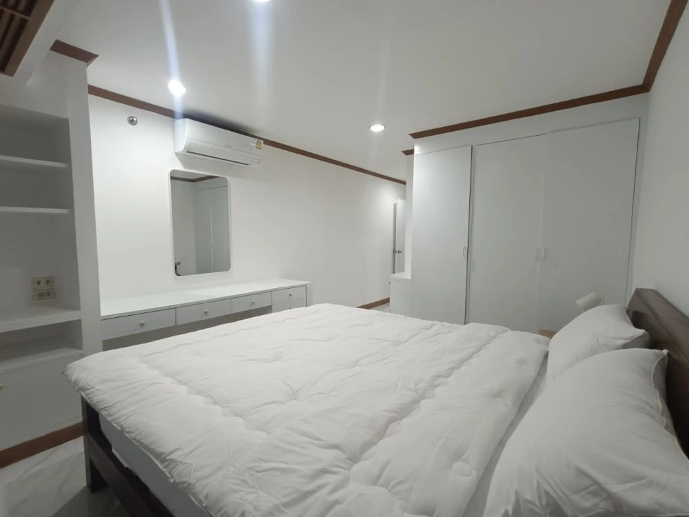 2-bedroom apartment for rent at Wittayu Complex, 20th floor, fully furnished. Book now!