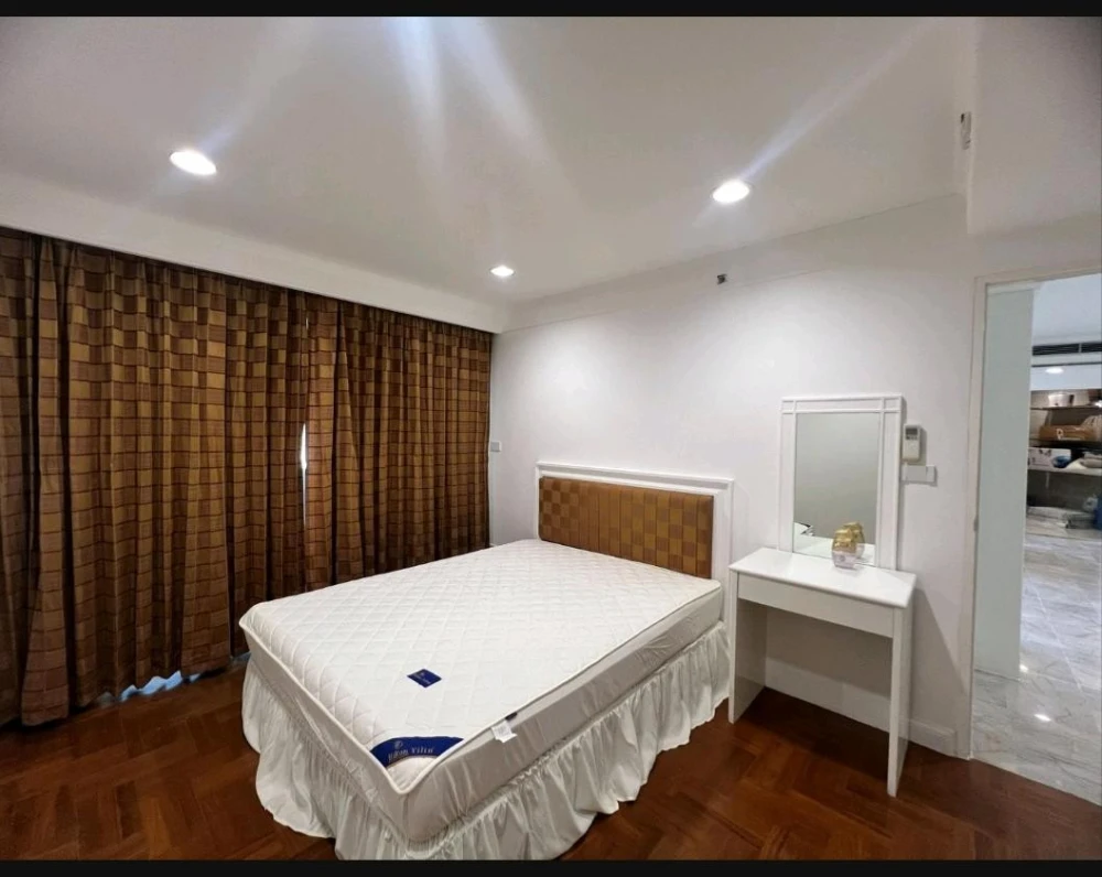 For rent: Wittayu Complex, 33rd floor, city view, fully furnished, ready to move in. Book now! Don't miss out!