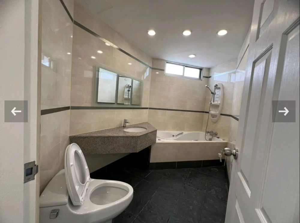For rent: Wittayu Complex, 33rd floor, city view, fully furnished, ready to move in. Book now! Don't miss out!