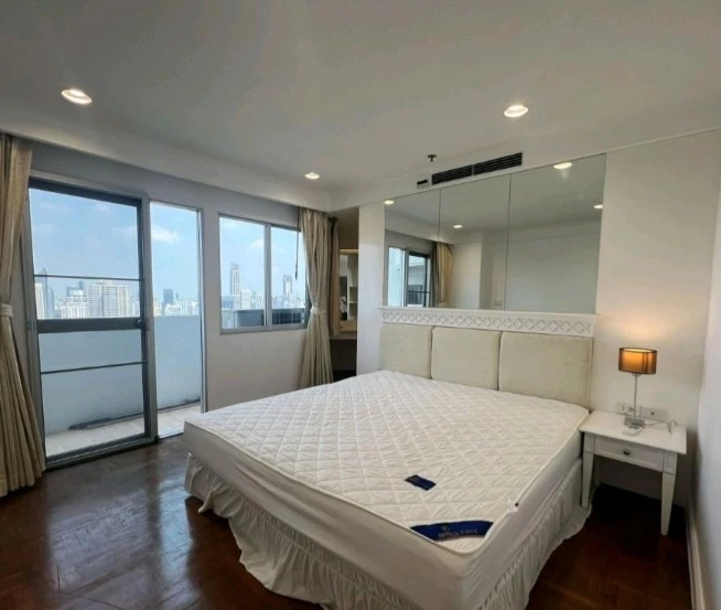 For rent: Wittayu Complex, 33rd floor, city view, fully furnished, ready to move in. Book now! Don't miss out!