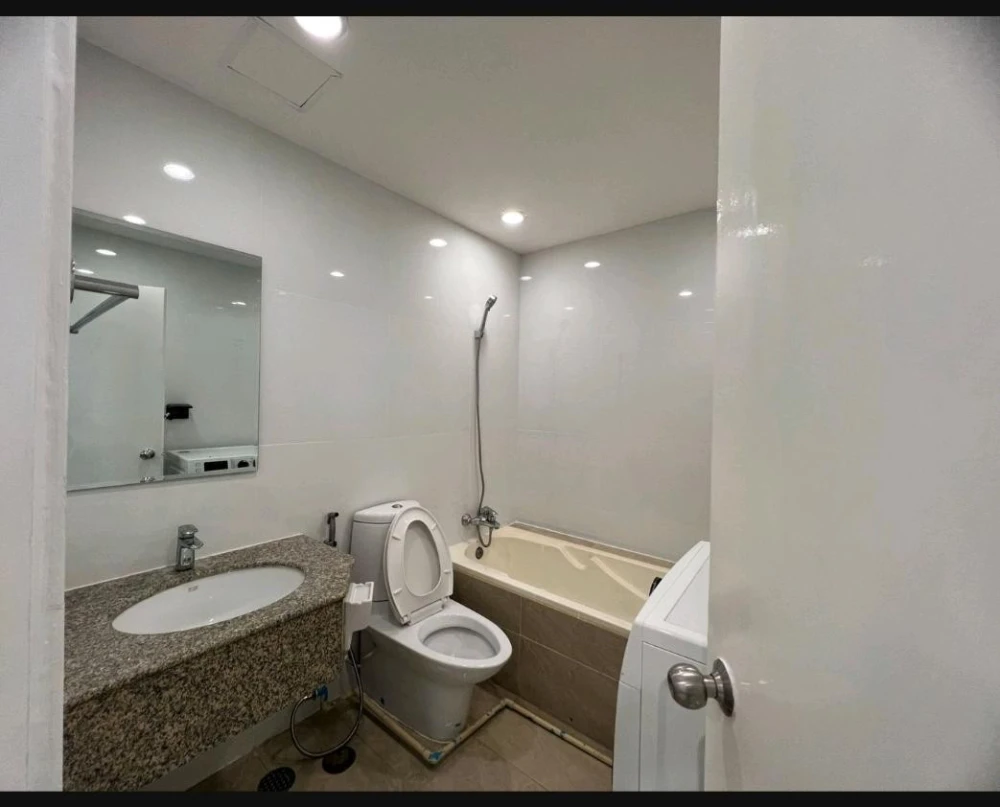 For rent: Wittayu Complex, 33rd floor, city view, fully furnished, ready to move in. Book now! Don't miss out!