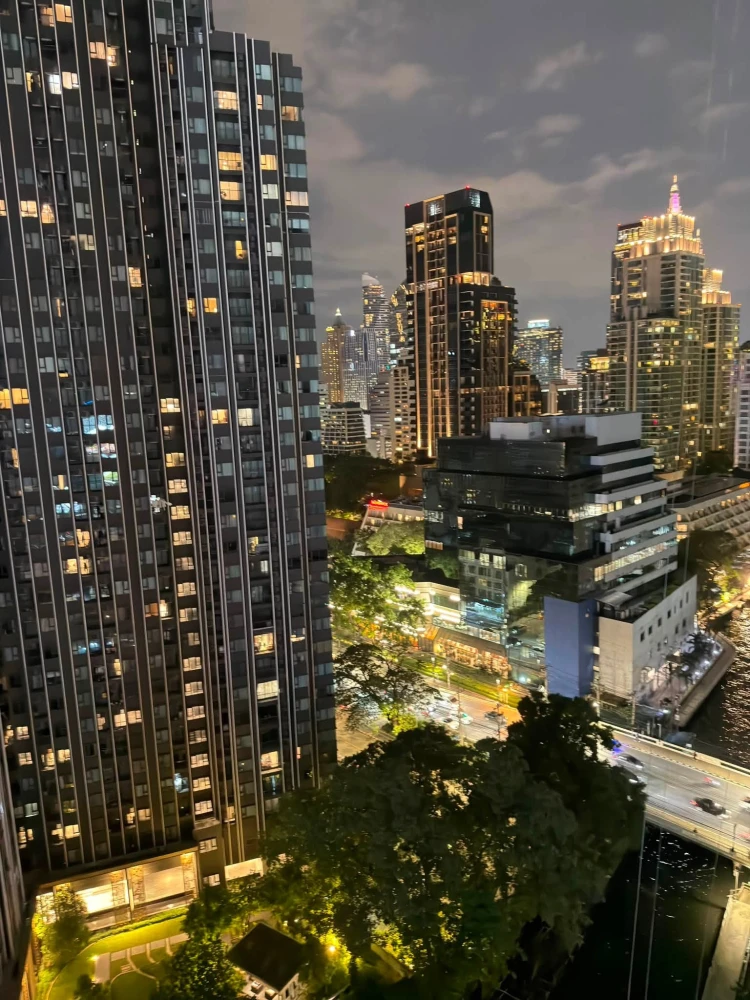2-bedroom condo for rent at Witthayu Complex. Pets allowed. Fully furnished and ready to move in.