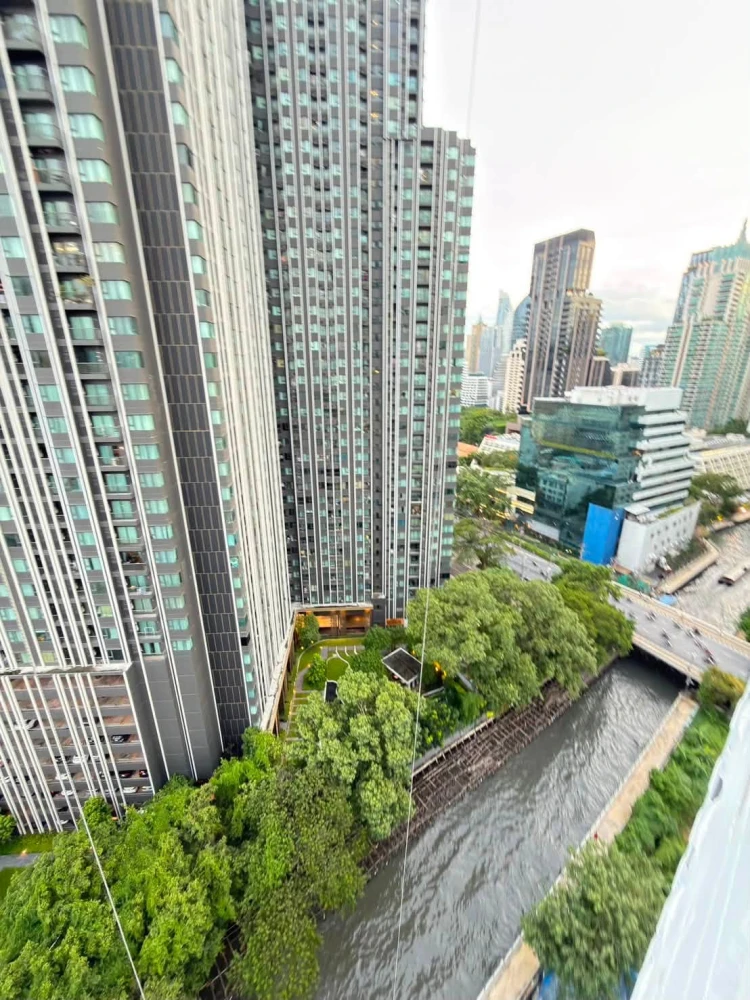 2-bedroom condo for rent at Witthayu Complex. Pets allowed. Fully furnished and ready to move in.