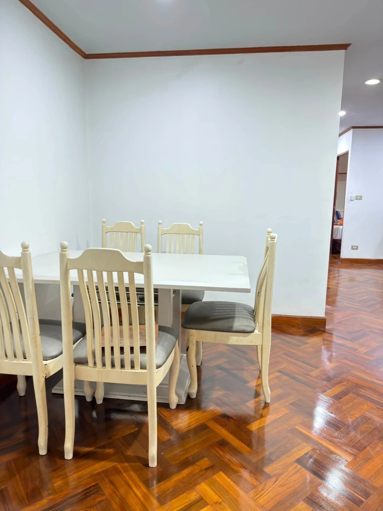 2-bedroom condo for rent at Witthayu Complex. Pets allowed. Fully furnished and ready to move in.