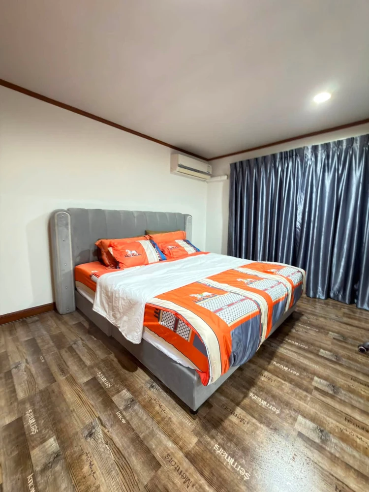 2-bedroom condo for rent at Witthayu Complex. Pets allowed. Fully furnished and ready to move in.