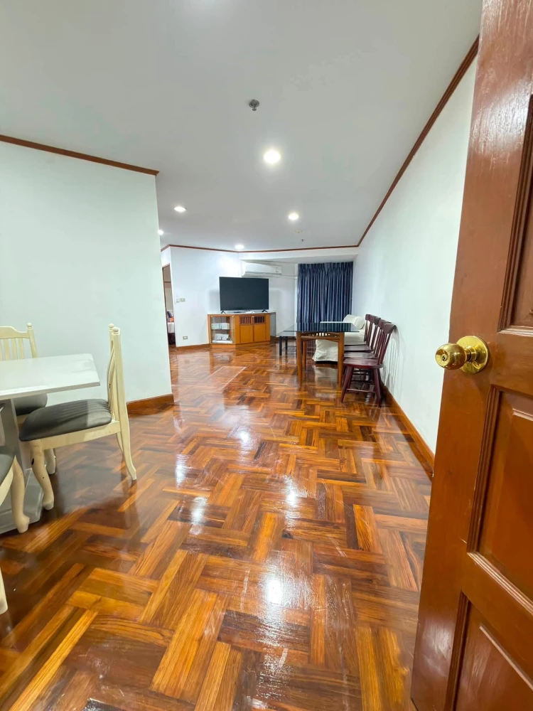 2-bedroom condo for rent at Witthayu Complex. Pets allowed. Fully furnished and ready to move in.