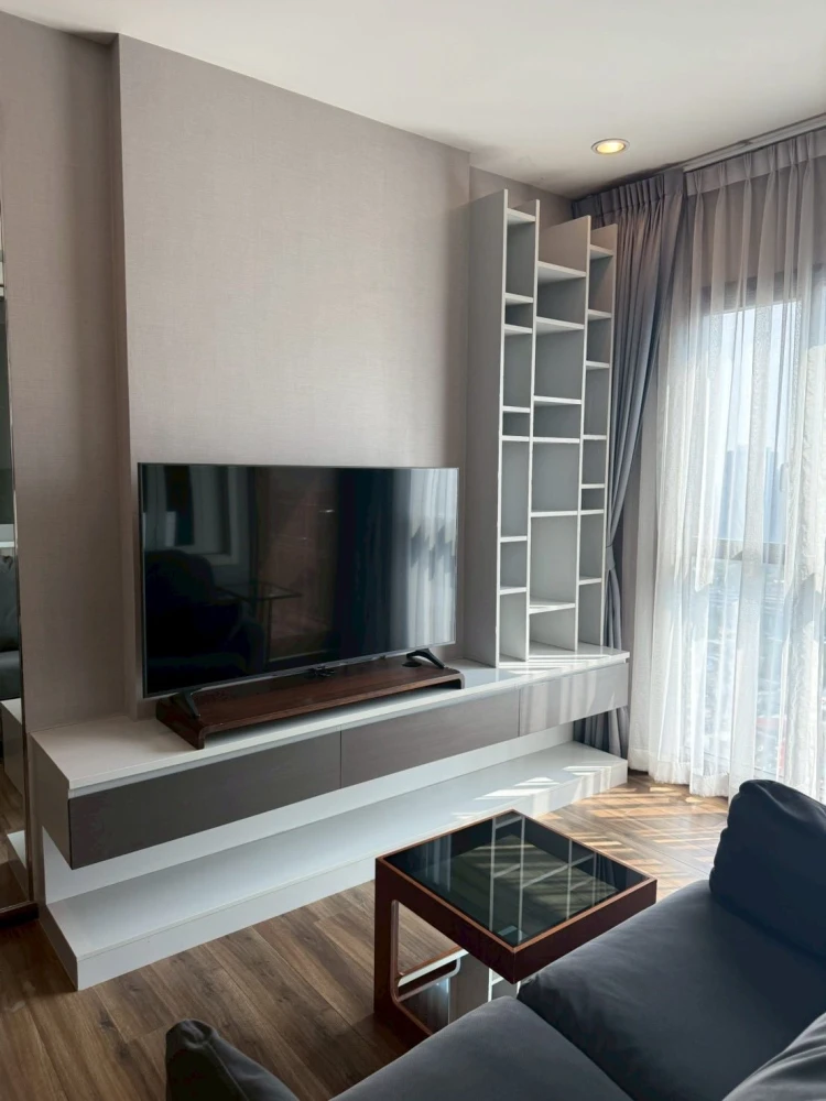 For rent: WYNE Sukhumvit, 27th floor. A lovely, fully furnished unit. Book now!