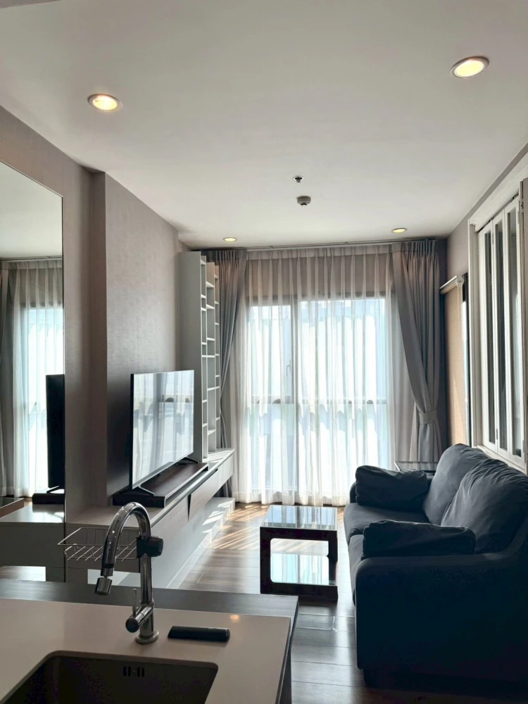 For rent: WYNE Sukhumvit, 27th floor. A lovely, fully furnished unit. Book now!