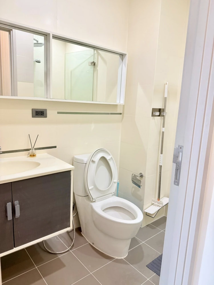 For rent: Wyne Sukhumvit, corner unit, beautiful view, immaculate condition, ready to move in!