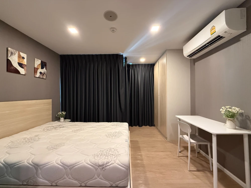 For rent: Wynn Ladprao-Chockchai 4, a lovely room decorated in a cool theme, with beautiful wallpaper and fully furnished. Reserve now!