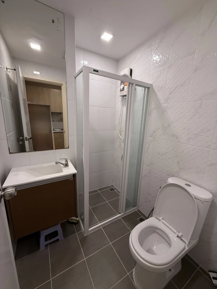 For rent: Wynn Ladprao-Chockchai 4, a lovely room decorated in a cool theme, with beautiful wallpaper and fully furnished. Reserve now!
