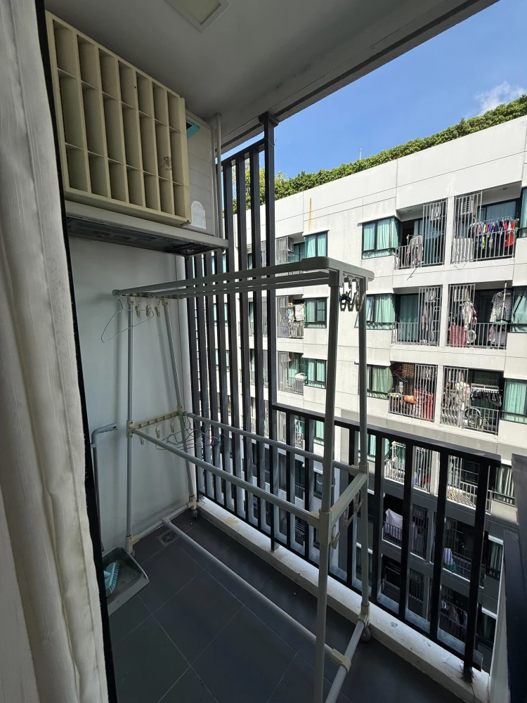 For rent: Wynn Ladprao-Chockchai 4, a lovely room decorated in a cool theme, with beautiful wallpaper and fully furnished. Reserve now!