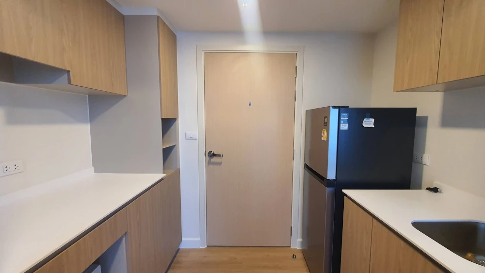 For rent: XIM Suksawat - Rama 3. Nice room, great location, high ceilings, spacious and airy, fully furnished. Book now!