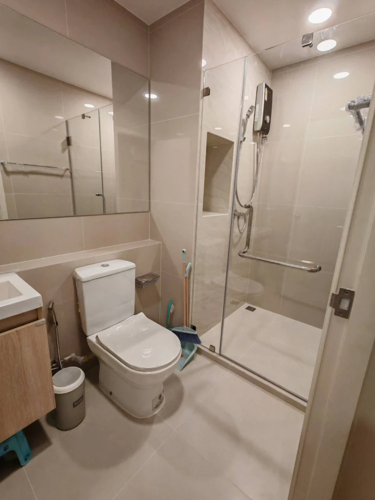 For rent: Xim Suksawat - Rama 3. City and river view from the balcony, no tall buildings obstructing the view. The room is divided into separate zones