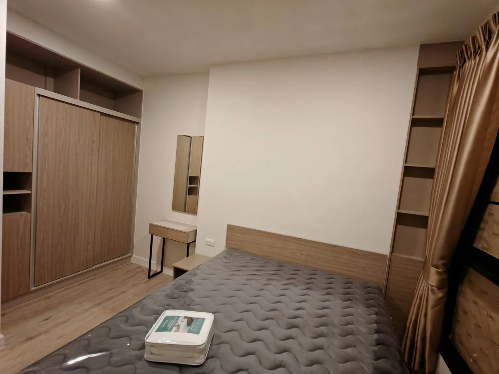 For rent: Xim Suksawat - Rama 3. City and river view from the balcony, no tall buildings obstructing the view. The room is divided into separate zones