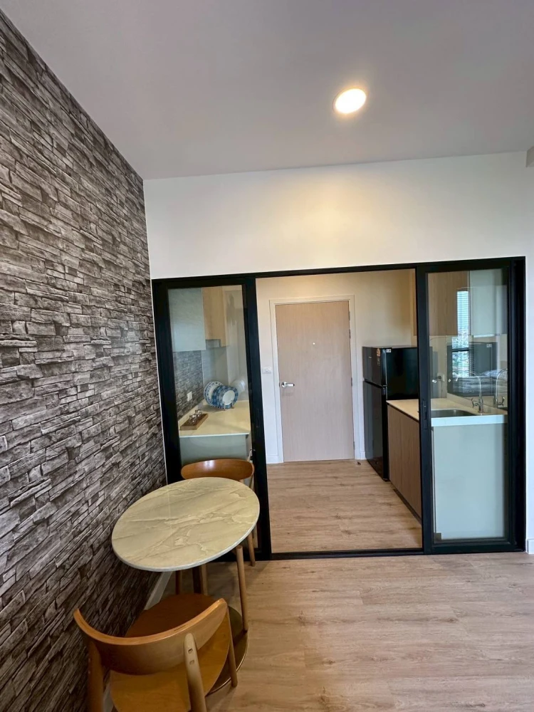 For rent: Xim Suksawat - Rama 3, clean and comfortable room, fully furnished, ready to move in.