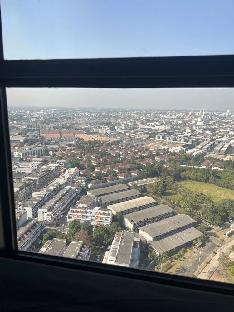 For rent: XIM Suksawat - Rama 3. Very high floor, corner unit, quiet and private. Ceramic film installed on all windows. Book now!