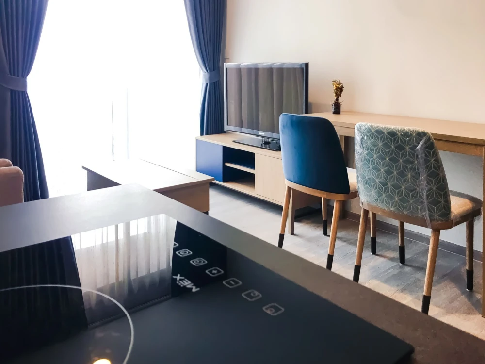 For rent: XT Ekkamai, 4th floor, fully furnished room, ready to move in. Reserve now, don't miss out, hurry!