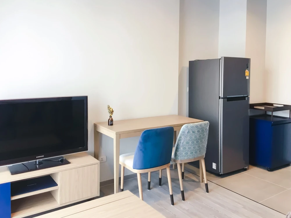 For rent: XT Ekkamai, 4th floor, fully furnished room, ready to move in. Reserve now, don't miss out, hurry!