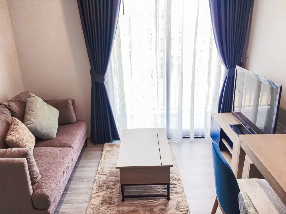 For rent: XT Ekkamai, 4th floor, fully furnished room, ready to move in. Reserve now, don't miss out, hurry!