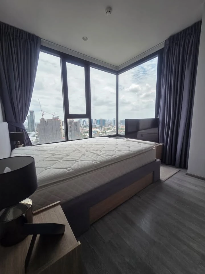 XT Ekkamai for rent, corner room, 270 degree city view, facing north, interested, reserve now.