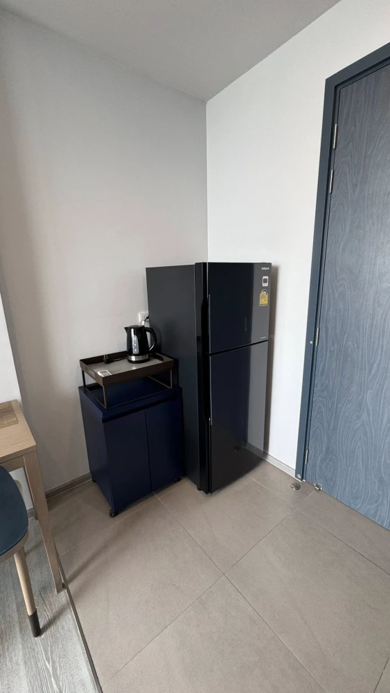 For rent: XT Ekkamai, very high floor (29th floor), city view overlooking Thonglor and Ekkamai. Ready to move in.