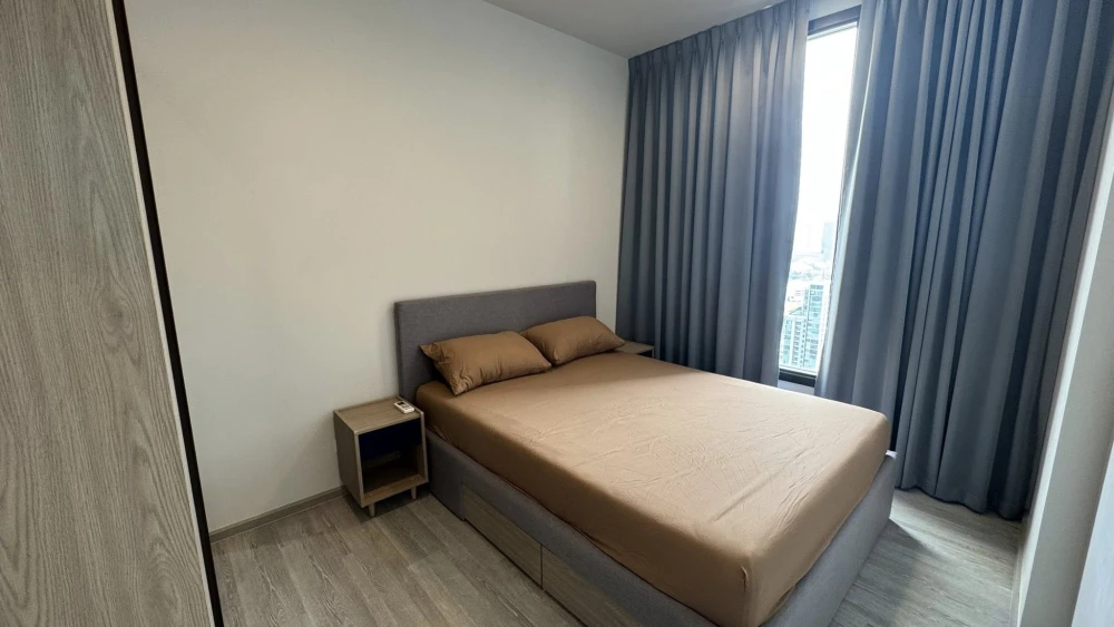 For rent: XT Ekkamai, very high floor (29th floor), city view overlooking Thonglor and Ekkamai. Ready to move in.