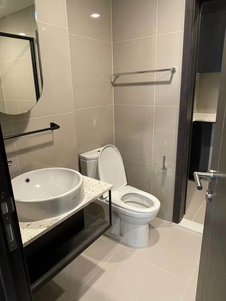 For rent: XT Huaikhwang, 1 bedroom, 1 bathroom, large usable area, fully furnished, hurry and book now.
